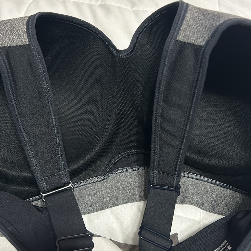 Women’s Under Armour sports bra - Picture 8 of 9